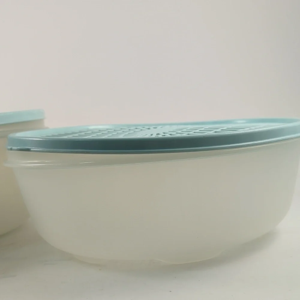 TUPPERWARE: Large Strainer serving bowl set